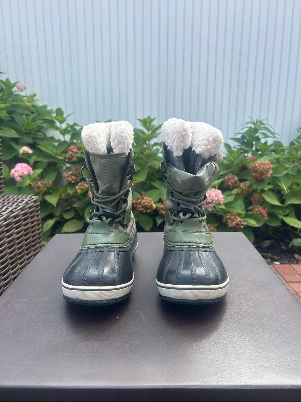 Sorel Kids Yoot Pac winter boots, size 1, bungee cord great for young kids